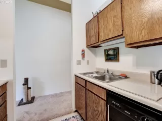 Photo #5: 20473054 Listing