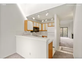 Photo #5: 20473154 Listing