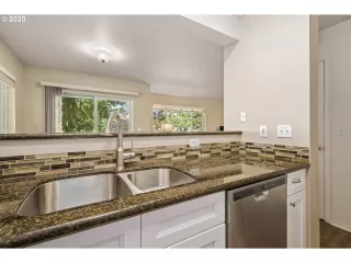 Photo #5: 20473803 Listing