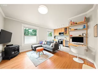 Photo #6: 20473986 Listing