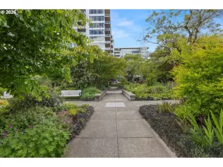 Photo #4: 204744984 Listing 