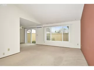 Photo #4: 20475708 Listing