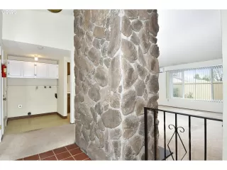 Photo #5: 20475708 Listing