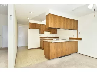 Photo #6: 20475708 Listing