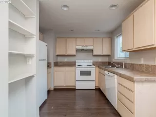 Photo #4: 20476270 Listing