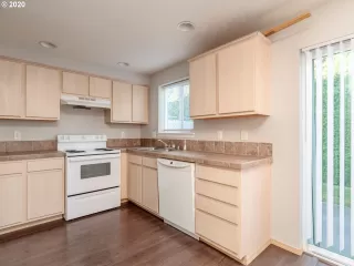 Photo #5: 20476270 Listing