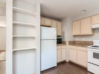 Photo #6: 20476270 Listing