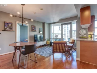 Photo #2: 20476393 Listing