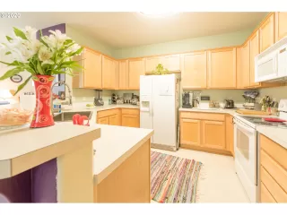 Photo #6: 20476568 Listing 