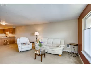 Photo #4: 20476769 Listing