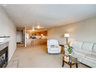 Photo #5: 20476769 Listing