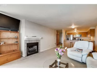 Photo #6: 20476769 Listing