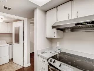 Photo #4: 20476978 Listing 