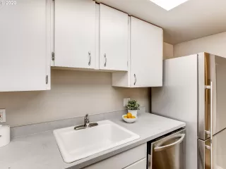 Photo #5: 20476978 Listing 