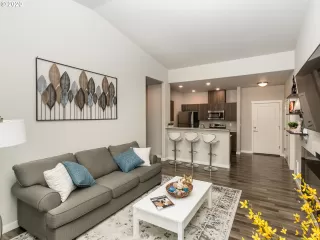 Photo #4: 20478995 Listing