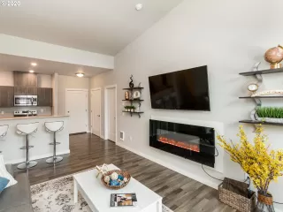 Photo #5: 20478995 Listing