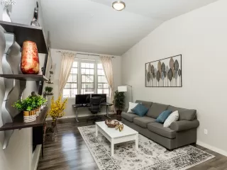 Photo #6: 20478995 Listing