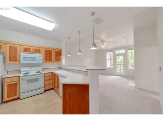 Photo #4: 20479137 Listing