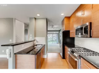 Photo #6: 20479780 Listing 