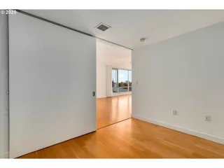 Photo #4: 20480893 Listing