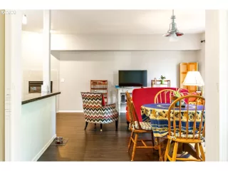 Photo #5: 20480977 Listing