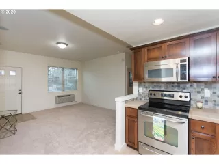 Photo #5: 20481218 Listing 