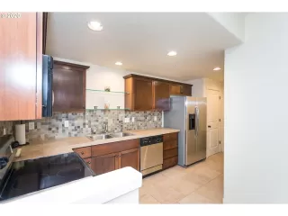 Photo #6: 20481218 Listing 