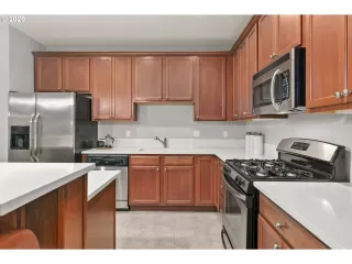 Photo #4: 20481376 Listing