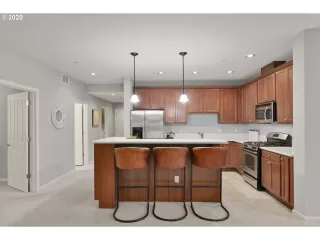 Photo #5: 20481376 Listing