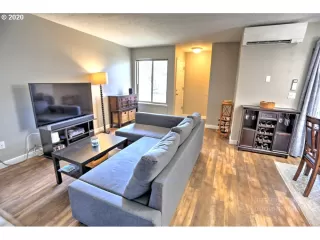 Photo #4: 20481871 Listing