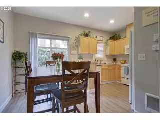 Photo #6: 20482583 Listing