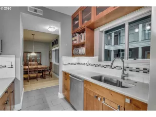 Photo #5: 20482729 Listing 