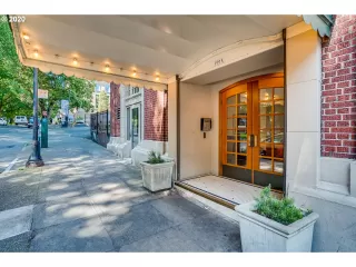 Photo #4: 20483030 Listing 