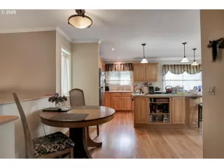 Photo #4: 20483986 Listing