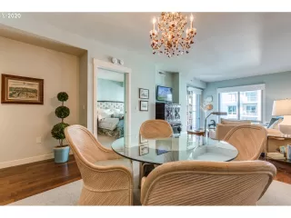 Photo #4: 20484817 Listing 