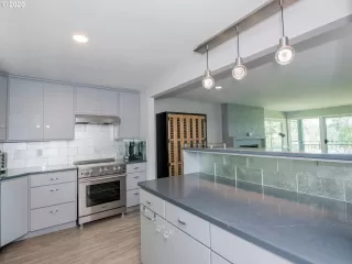 Photo #6: 20485038 Listing