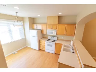 Photo #2: 20485353 Listing