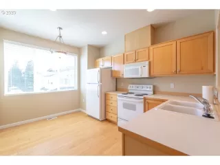 Photo #5: 20485353 Listing