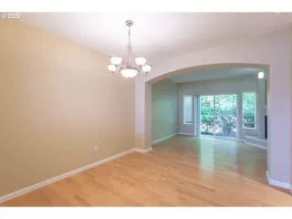 Photo #6: 20485353 Listing