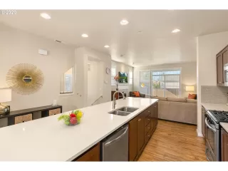 Photo #1: 20485393 Listing 