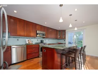 Photo #6: 20486043 Listing