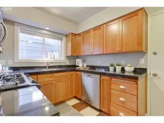 Photo #6: 20486773 Listing