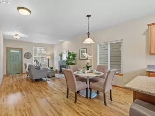 Photo #6: 20486887 Listing