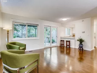 Photo #4: 20488649 Listing