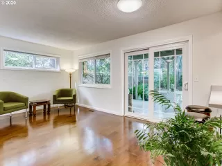 Photo #5: 20488649 Listing