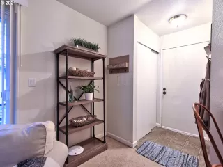 Photo #5: 20489598 Listing