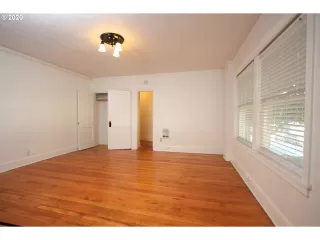 Photo #4: 20489925 Listing