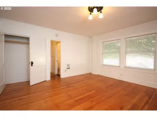 Photo #5: 20489925 Listing