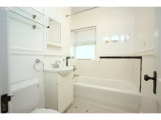 Photo #6: 20489925 Listing