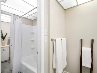 Photo #6: 20489946 Listing